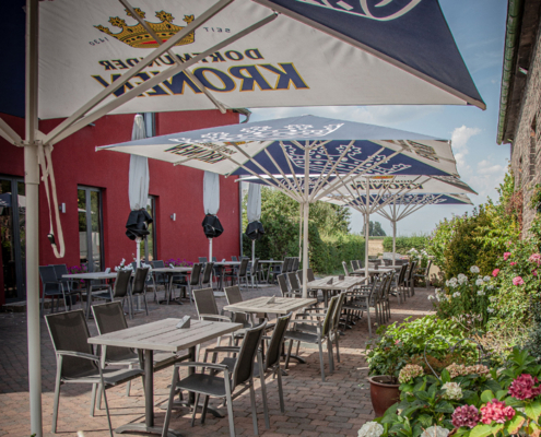 Biergarten und Terrasse bei Mowwe in ländlichem Flair