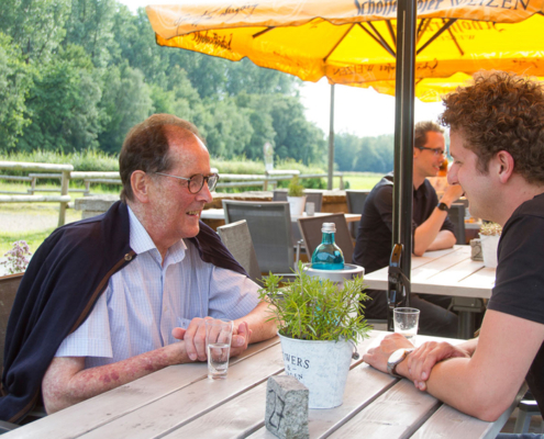 Pause, Erfrischung, Geselligkeit und Umtrunk im Biergarten und Terrasse bei Mowwe