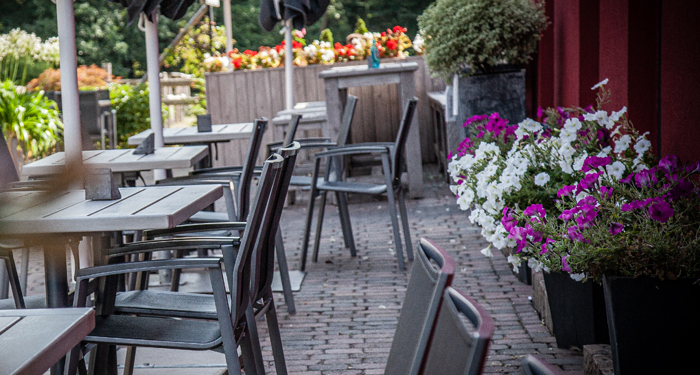 Café und Terrasse bei Mowwe